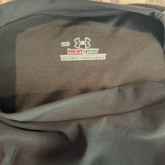 Under Armour Black Heatgear Short Sleeve Shirt Size Medium - Picture 5 of 6